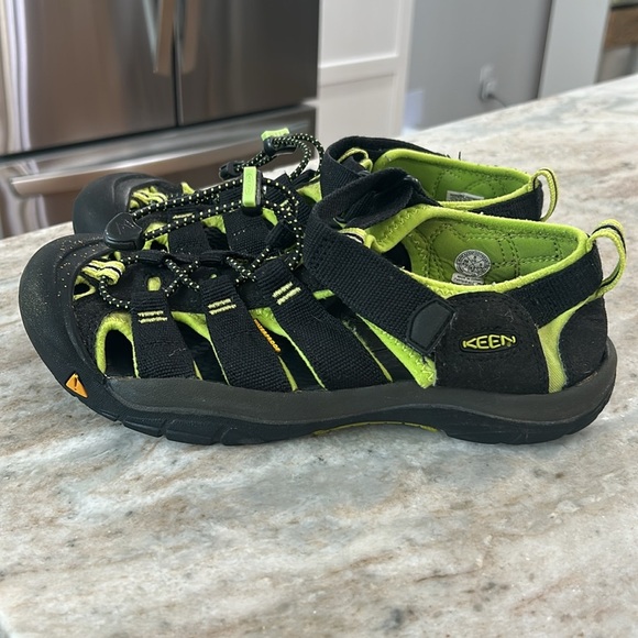 Keen Black & Green Hiking Sandals Outdoor Waterproof Shoes Size 6 - Picture 4 of 10